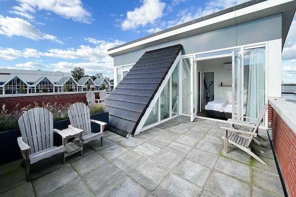 Foto van Woning aan het water met terras voor 6 personen - Vakantiehuis in Uitgeest - TerraceBalcony