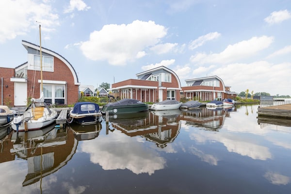 Foto van Woning aan het water met terras voor 6 personen - Vakantiehuis in Uitgeest - AreaSummer1KM