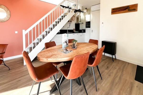 Foto van Woning aan het water met terras voor 6 personen - Vakantiehuis in Uitgeest - DiningRoom