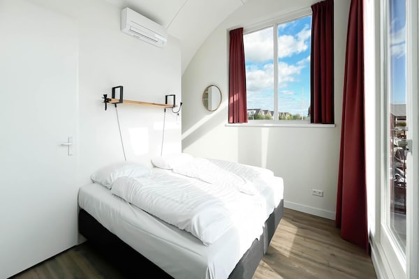 Foto van Woning aan het water met terras voor 6 personen - Vakantiehuis in Uitgeest - BedRoom