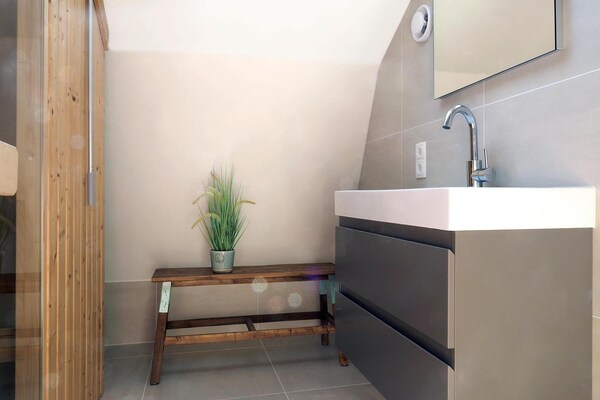 Foto van Wellnessretraite in de duinen van Egmond - Vakantiehuis in Egmond aan den Hoef - BathRoom