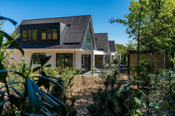 Foto van Villa op Texel bij Strand en Natuurgebied - Vakantiehuis in Den Burg - ExteriorSummer