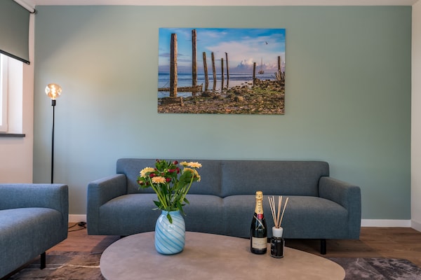 Foto van Villa op Texel bij Strand en Natuurgebied - Vakantiehuis in Den Burg - LivingRoom