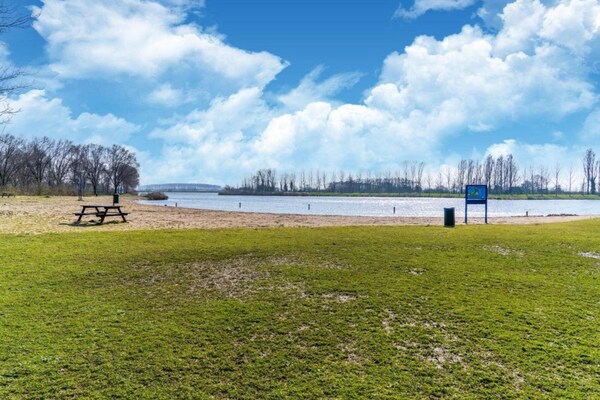 Foto van Bungalow in Zuid-Holland aan het Water - Vakantiehuis in Simonshaven - AreaSummer20KM