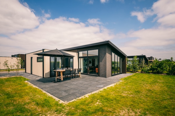 Foto van Bungalow in Herkingen tussen natuurreservaat - Vakantiehuis in Herkingen - ExteriorSummer