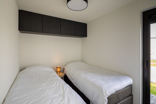 Foto van Bungalow in Herkingen tussen natuurreservaat - Vakantiehuis in Herkingen - BedRoom