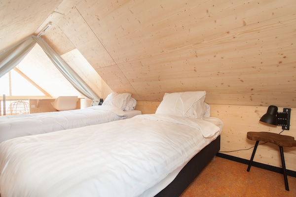 Foto van Retreat aan het meer met hangmat - Vakantiehuis in Ouddorp - BedRoom