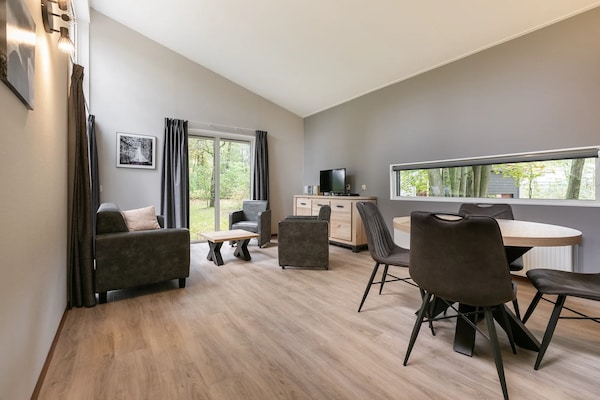 Foto van Gezellige bosbungalow op de Veluwe - Vakantiehuis in Kootwijk - DiningRoom