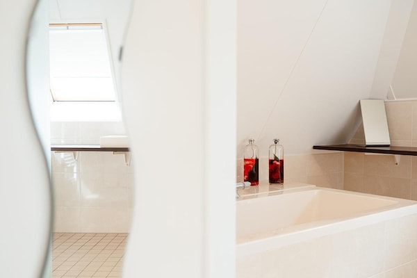Foto van Villa in Nederland met ruime tuin - Vakantiehuis in Voorthuizen - BathRoom