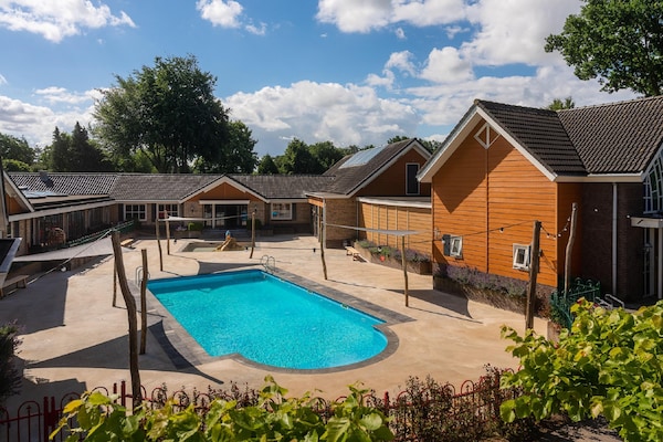 Foto van Villa in Nederland met ruime tuin - Vakantiehuis in Voorthuizen - ParkFacilities