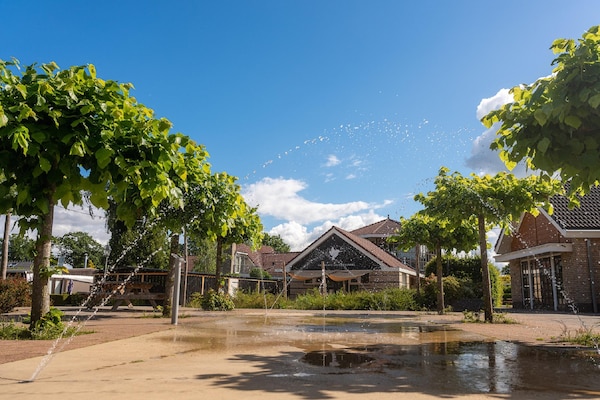 Foto van Villa in Nederland met ruime tuin - Vakantiehuis in Voorthuizen - ParkFacilities