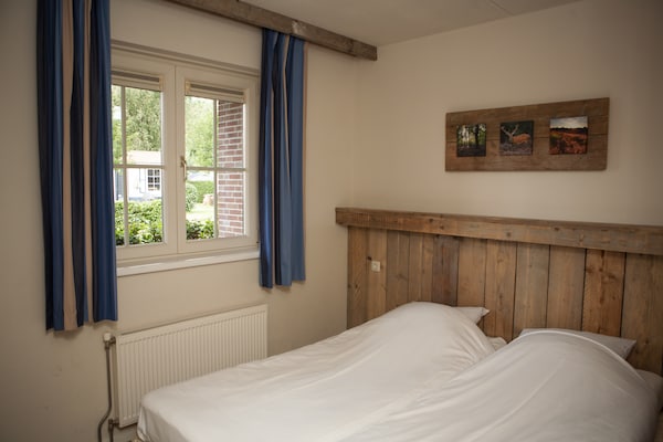 Foto van Bungalow in Nederland met Terras - Vakantiehuis in Voorthuizen - BedRoom