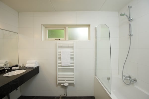 Foto van Familiehuis in Scherpenzeel bij natuurpaden - Vakantiehuis in Scherpenzeel - BathRoom