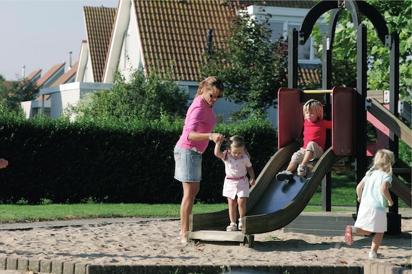 Foto van Villa in Zeeland dicht bij het strand - Vakantiehuis in Scharendijke - ParkFacilities