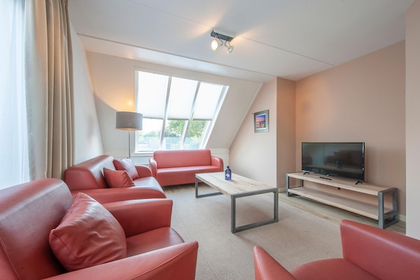 Foto van Villa in Zeeland dicht bij het strand - Vakantiehuis in Scharendijke - LivingRoom