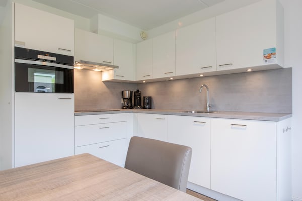 Foto van Bungalow in Zeeland bij het Strand - Vakantiehuis in Renesse - Kitchen