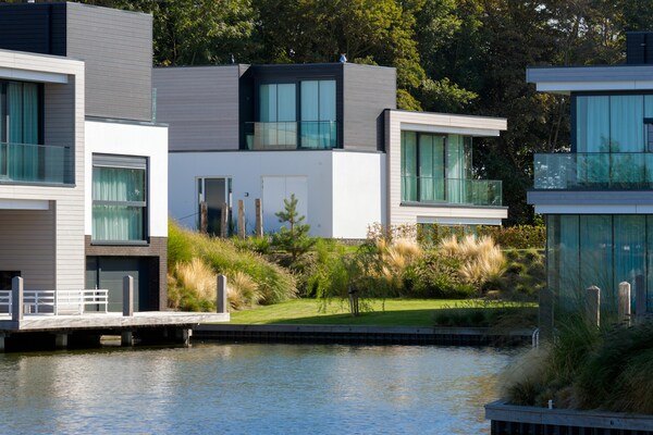 Foto van Watervilla in Zeeland bij Veerse Meer - Vakantiehuis in Arnemuiden - ExteriorSummer