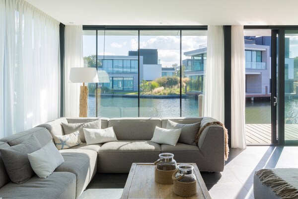 Foto van Watervilla in Zeeland bij Veerse Meer - Vakantiehuis in Arnemuiden - LivingRoom