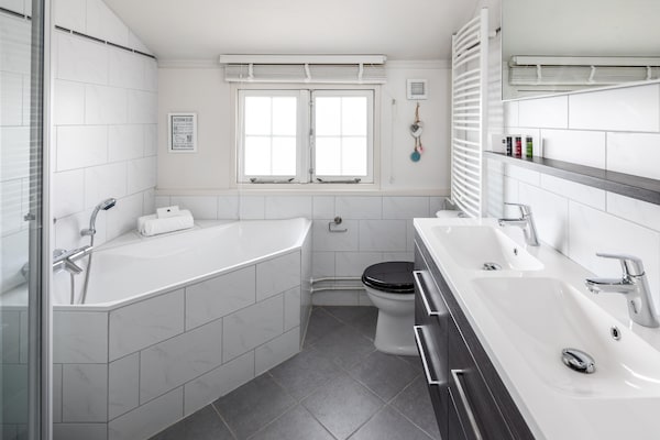 Foto van Villa in Domburg bij Noordzeestrand - Vakantiehuis in Domburg - BathRoom