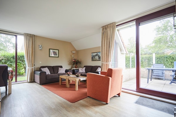 Foto van Vakantiehuis in Zeeland met Sauna - Vakantiehuis in Heinkenszand - LivingRoom