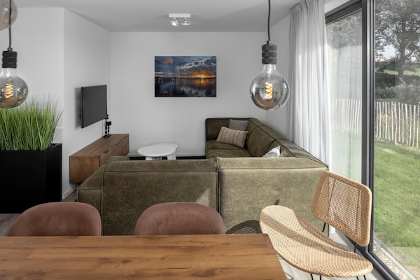 Foto van Villa aan het Veerse Meer met Sauna - Vakantiehuis in Wolphaartsdijk - LivingRoom