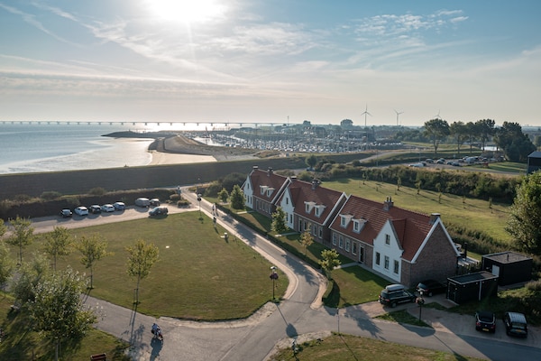 Foto van Villa in Zeeland bij Oosterschelde Park - Vakantiehuis in Colijnsplaat - AreaSummer1KM