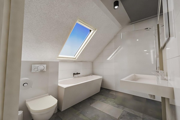 Foto van Luxe villa in Nieuwvliet-Bad met privézwembad - Vakantiehuis in Nieuwvliet - BathRoom