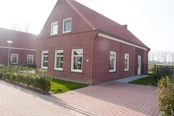 Foto van Gezinsvriendelijk vakantiehuis - Vakantiehuis in Breskens - ExteriorSummer
