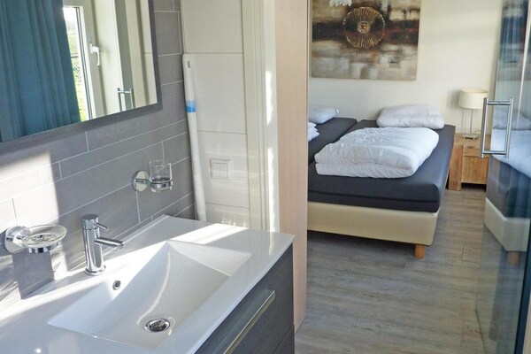 Foto van Luxe woning in Zeeland met infraroodsauna - Vakantiehuis in Breskens - BathRoom