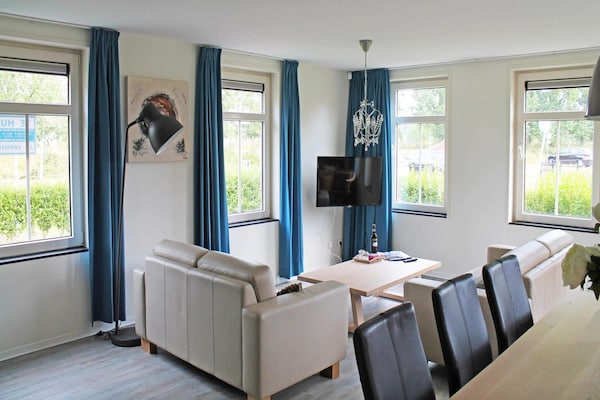 Foto van Luxe woning in Zeeland met infraroodsauna - Vakantiehuis in Breskens - LivingRoom
