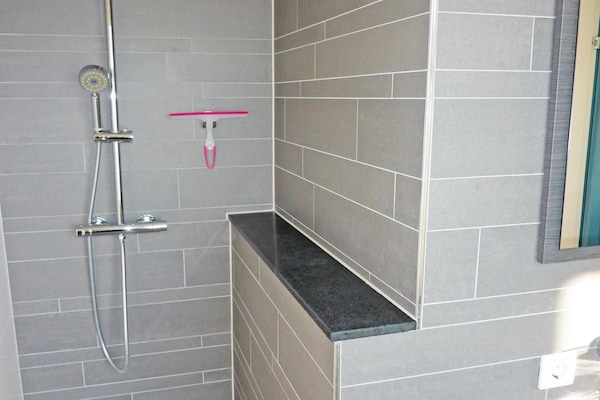 Foto van Luxe woning in Zeeland met infraroodsauna - Vakantiehuis in Breskens - BathRoom