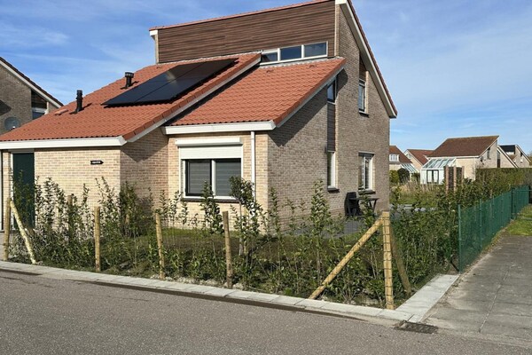 Foto van Bungalow in Breskens bij Strand en Vuurtoren - Vakantiehuis in Breskens - ExteriorSummer