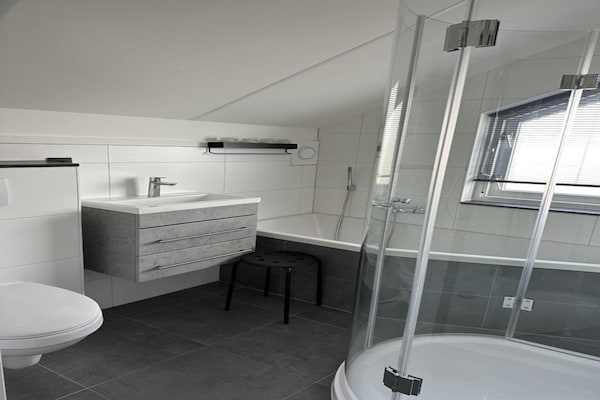 Foto van Bungalow in Breskens bij Strand en Vuurtoren - Vakantiehuis in Breskens - BathRoom