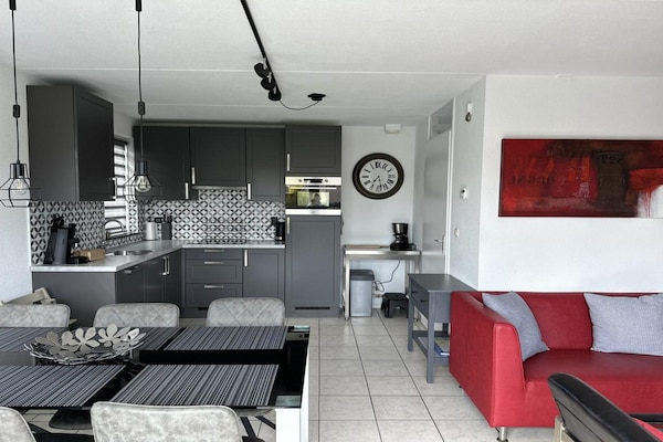 Foto van Bungalow in Breskens bij Strand en Vuurtoren - Vakantiehuis in Breskens - DiningRoom