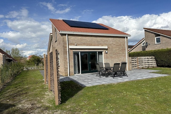 Foto van Bungalow in Breskens bij Strand en Vuurtoren - Vakantiehuis in Breskens - ExteriorSummer