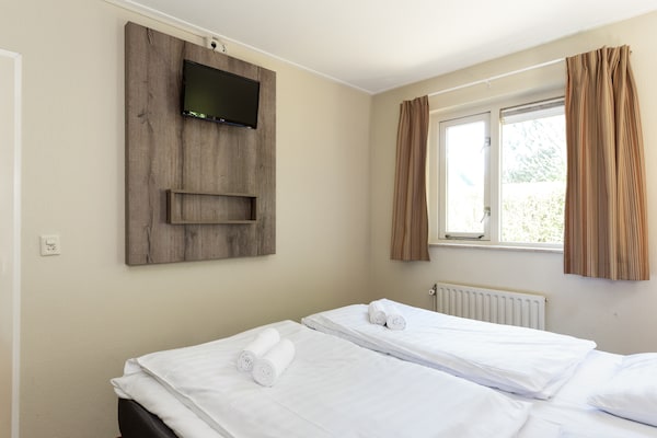 Foto van Weelderige bungalow met privé-bubbelbad - Vakantiehuis in Diessen-Baarschot - BedRoom