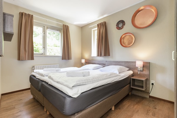 Foto van Weelderige bungalow met privé-bubbelbad - Vakantiehuis in Diessen-Baarschot - BedRoom