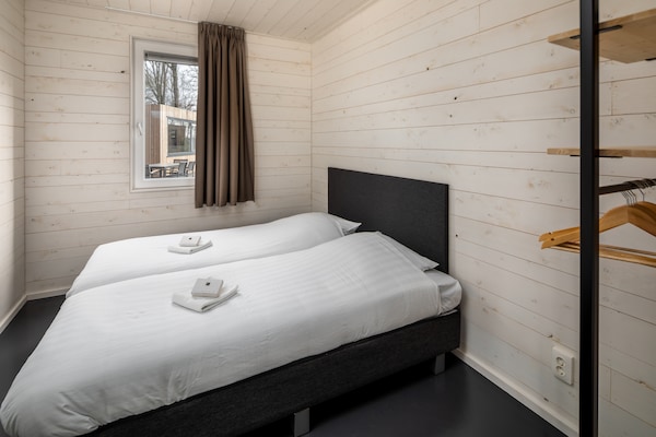 Foto van Lodge in Schaijk met Tuinterras - Vakantiehuis in Schaijk - BedRoom