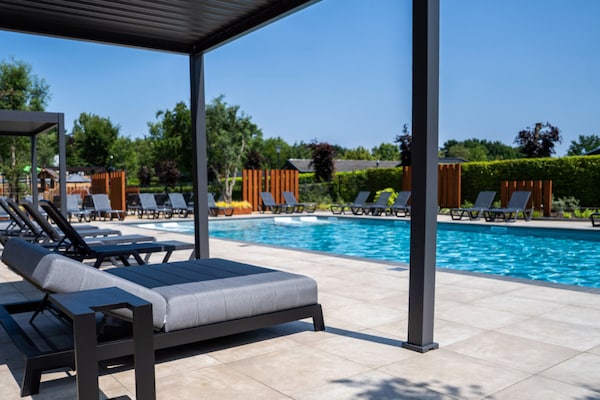 Foto van Fraai chalet met airco op een vakantiepark - Vakantiehuis in Veldhoven - PoolOfHouse