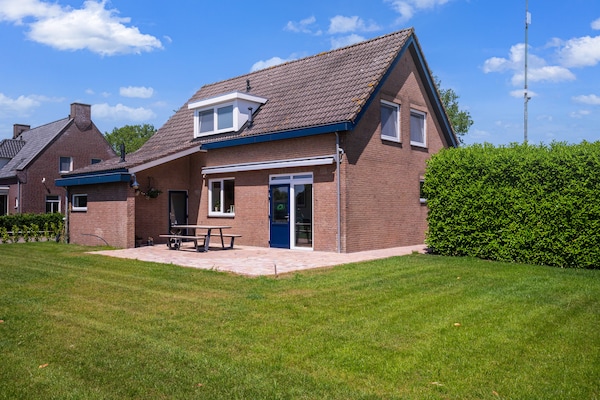 Foto van Gezellig vakantiehuis in Oploo met een tuin - Vakantiehuis in Oploo - ExteriorSummer