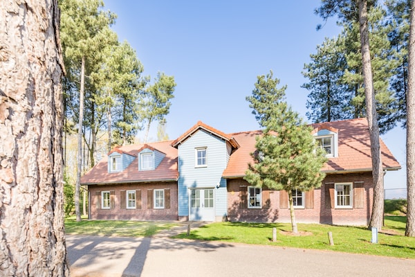 Foto van Luxe villa in Weert voor 24 personen - Vakantiehuis in Weert - ExteriorSummer