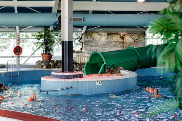 Foto van Luxe villa in Weert voor 24 personen - Vakantiehuis in Weert - ParkFacilities
