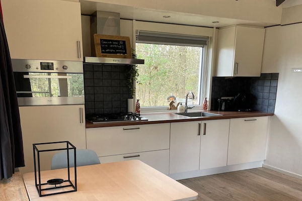 Foto van Romantisch bosverblijf met sauna - Vakantiehuis in Stramproy - Kitchen