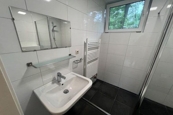 Foto van Bungalow in Limburg bij natuurgebied - Vakantiehuis in Stramproy - BathRoom