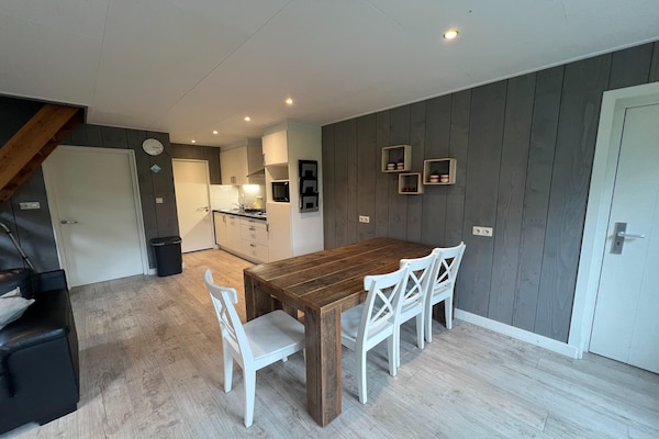 Foto van Bungalow in Limburg bij natuurgebied - Vakantiehuis in Stramproy - DiningRoom