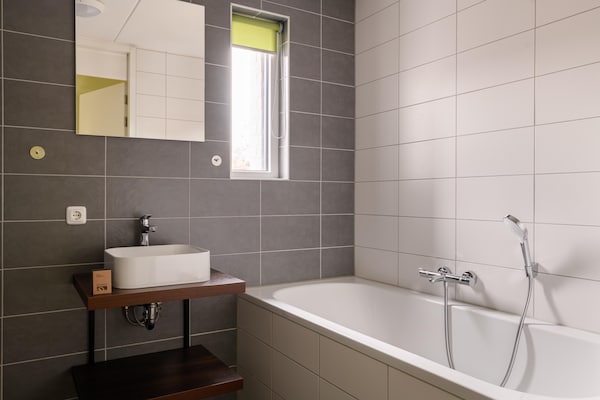 Foto van Villa in Maastricht met ruime tuin - Vakantiehuis in Maastricht - BathRoom