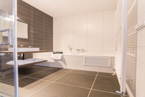 Foto van Moderne retraite in Maastricht - Vakantiehuis in Maastricht - BathRoom