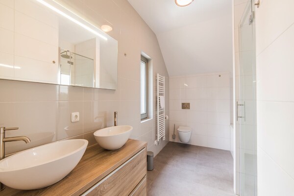 Foto van Wellness villa aan de rand van Maastricht - Vakantiehuis in Maastricht - BathRoom