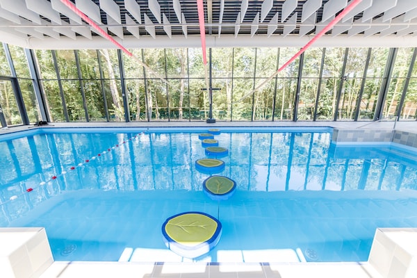 Foto van Villa met uitzicht op vijver bij Maastricht - Vakantiehuis in Maastricht - ParkFacilities