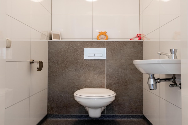 Foto van Vakantiehuis Bemelen bij natuurgebied - Vakantiehuis in Bemelen - BathRoom